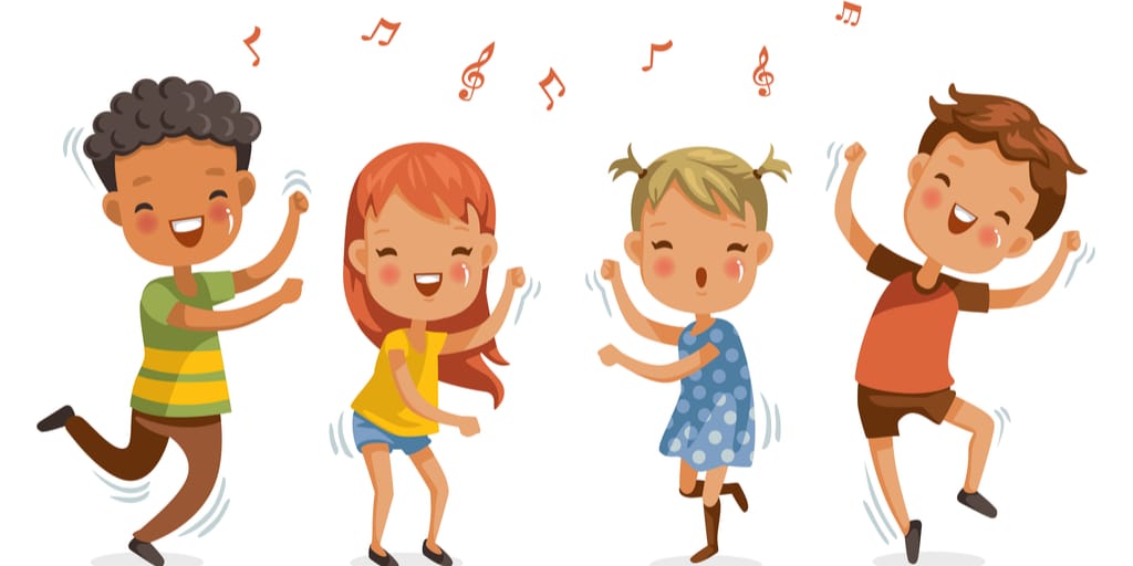 英会話の練習をしながら音符に合わせて踊る子供たちのグループ。