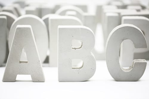 日本語 白い背景に配置された具体的な文字のグループ。